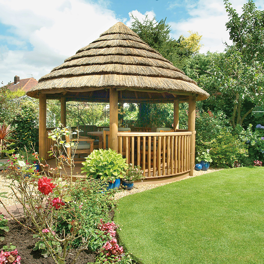 Amanzi Breeze House in garden