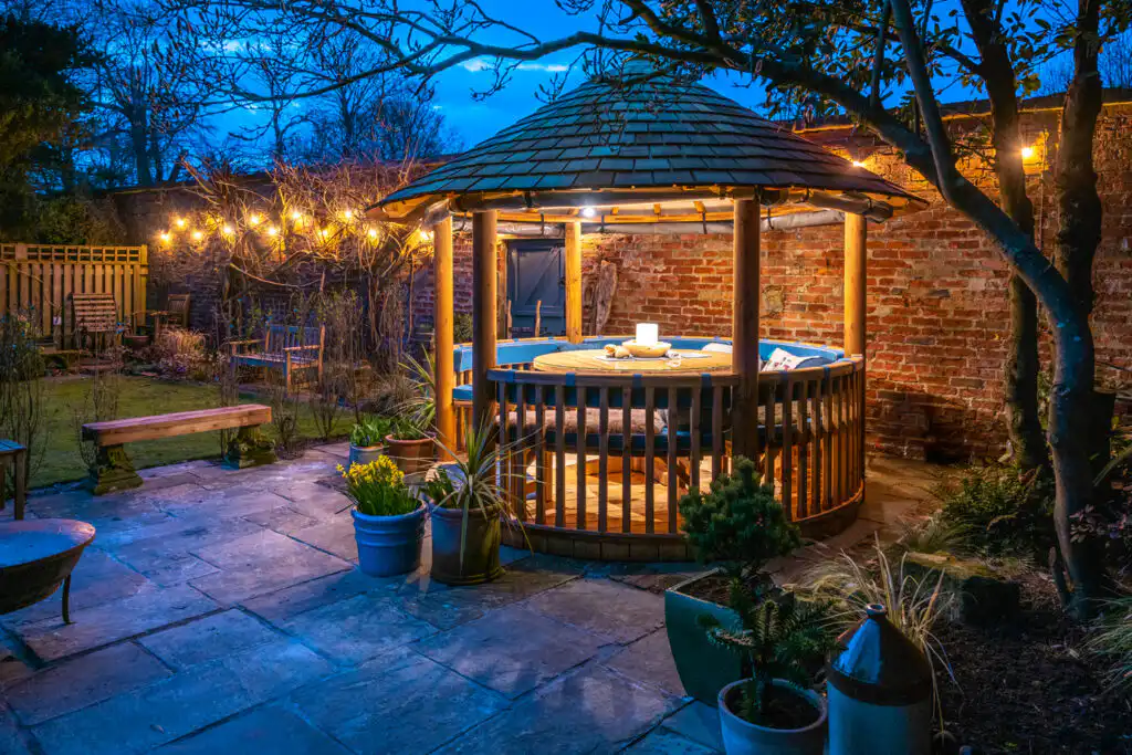 Safari Breeze House in a walled garden