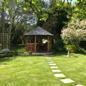 Safari Breeze House in a mature garden