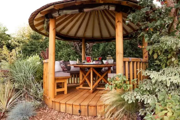 breeze house grill building surrounded by plants food and drinks on table