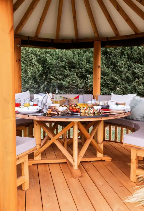 breeze house grill table with food and drinks