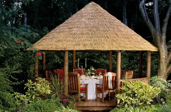 Breeze House Delta with dinner table