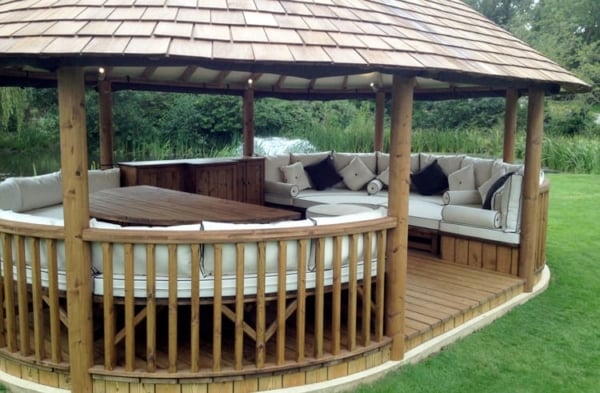 Breeze House Oval Cape with white bench cushions