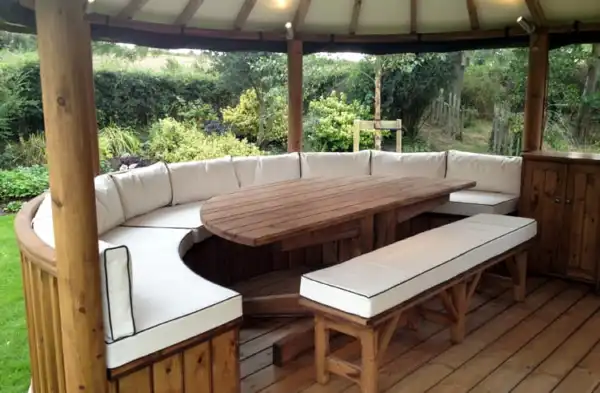 Breeze House Oval Cape with white bench cushions
