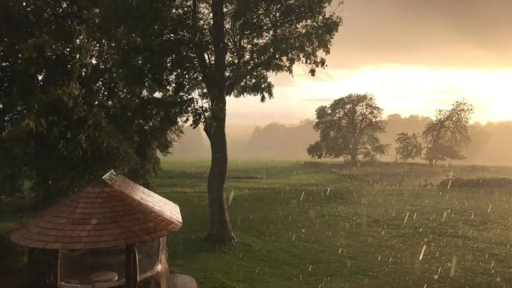 breeze house rain
