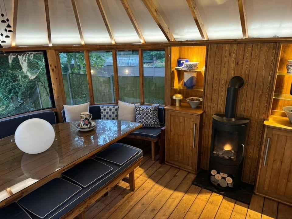 Dan Walker's Log Burning Stove in his Breeze House (2)