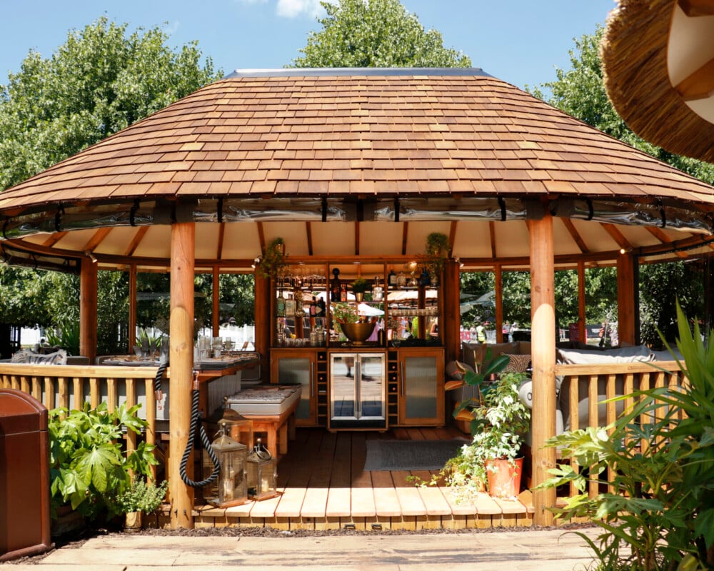 Oval Cape 40020 Siena piped Marfil Cushions Black Tweed Canvas