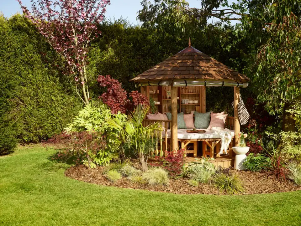 RHS breeze house in lounge configuration with day bed cushions and blankets